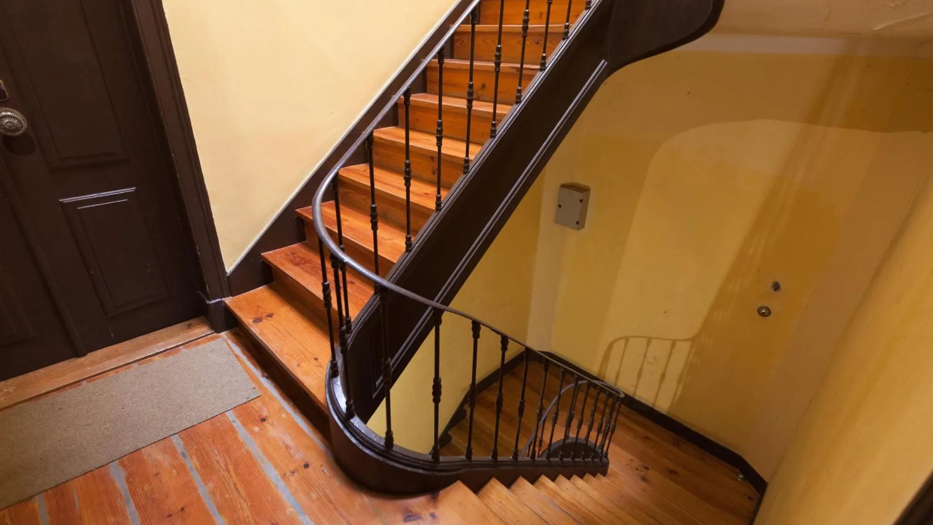 Flh Mouros Spacious Apartment Lisbon