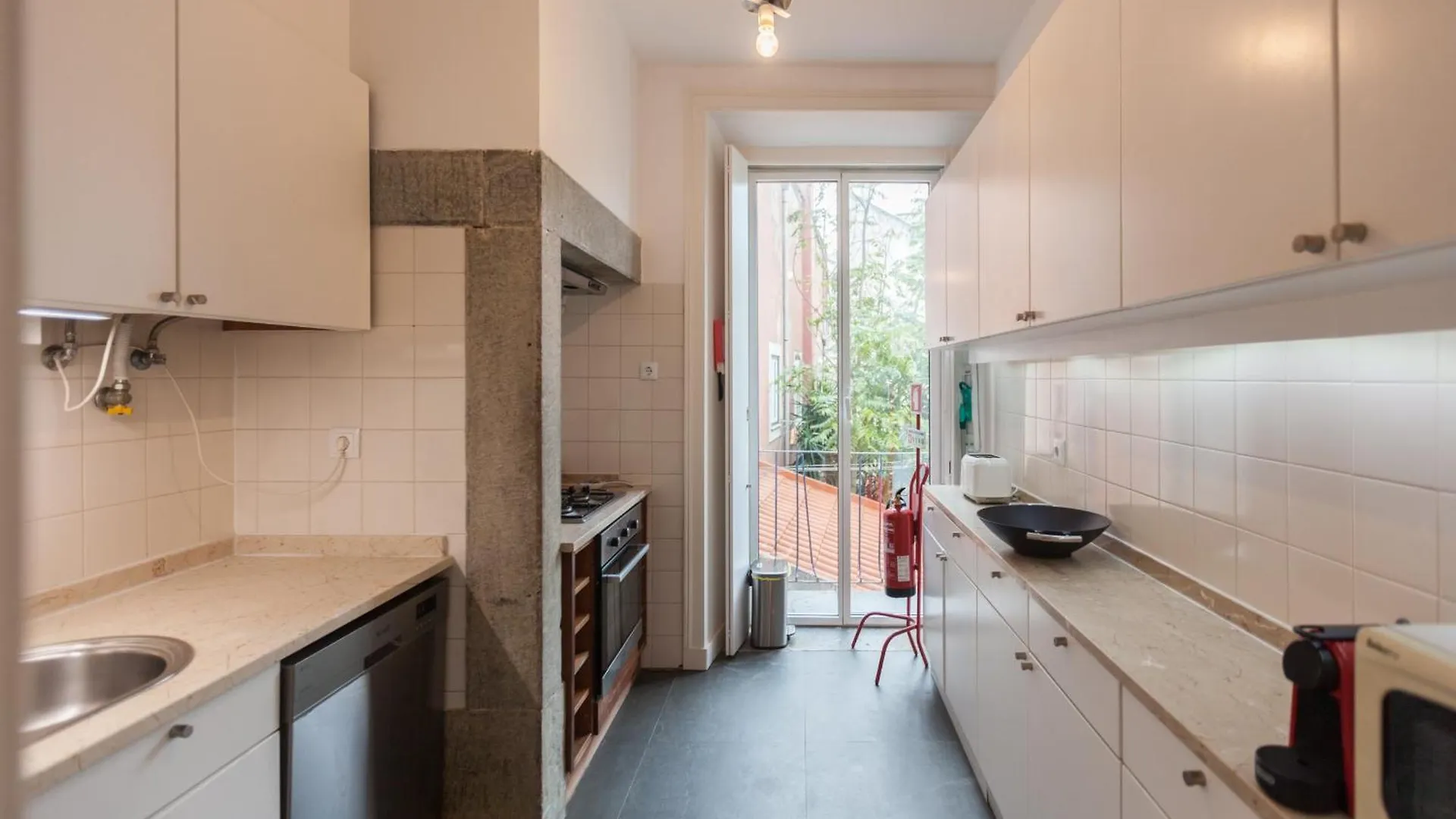 Flh Mouros Spacious Apartment Lisbon