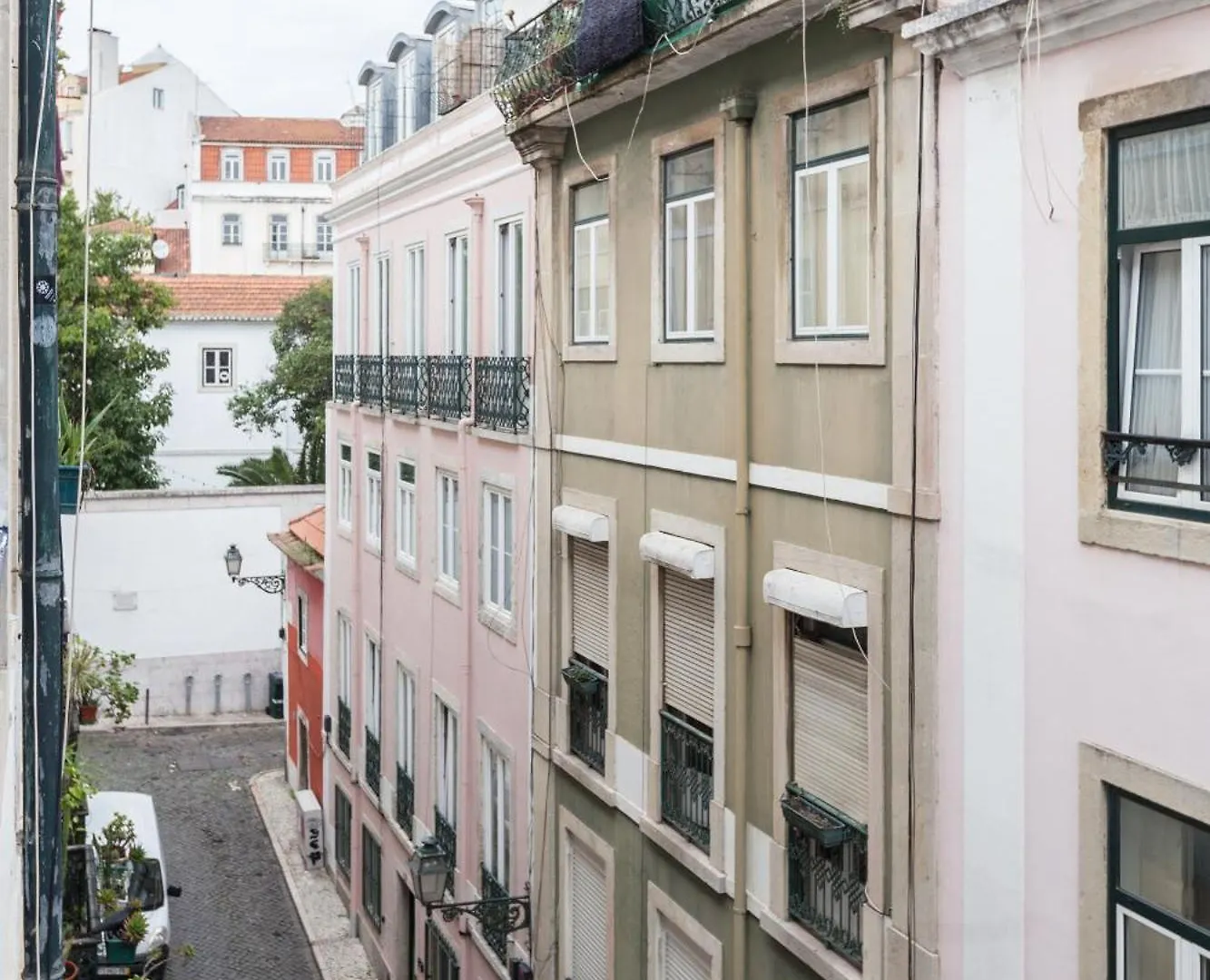 Flh Mouros Spacious Apartment Lisbon